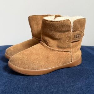 Toddler UGG Keelan boots size 10 in Chestnut suede